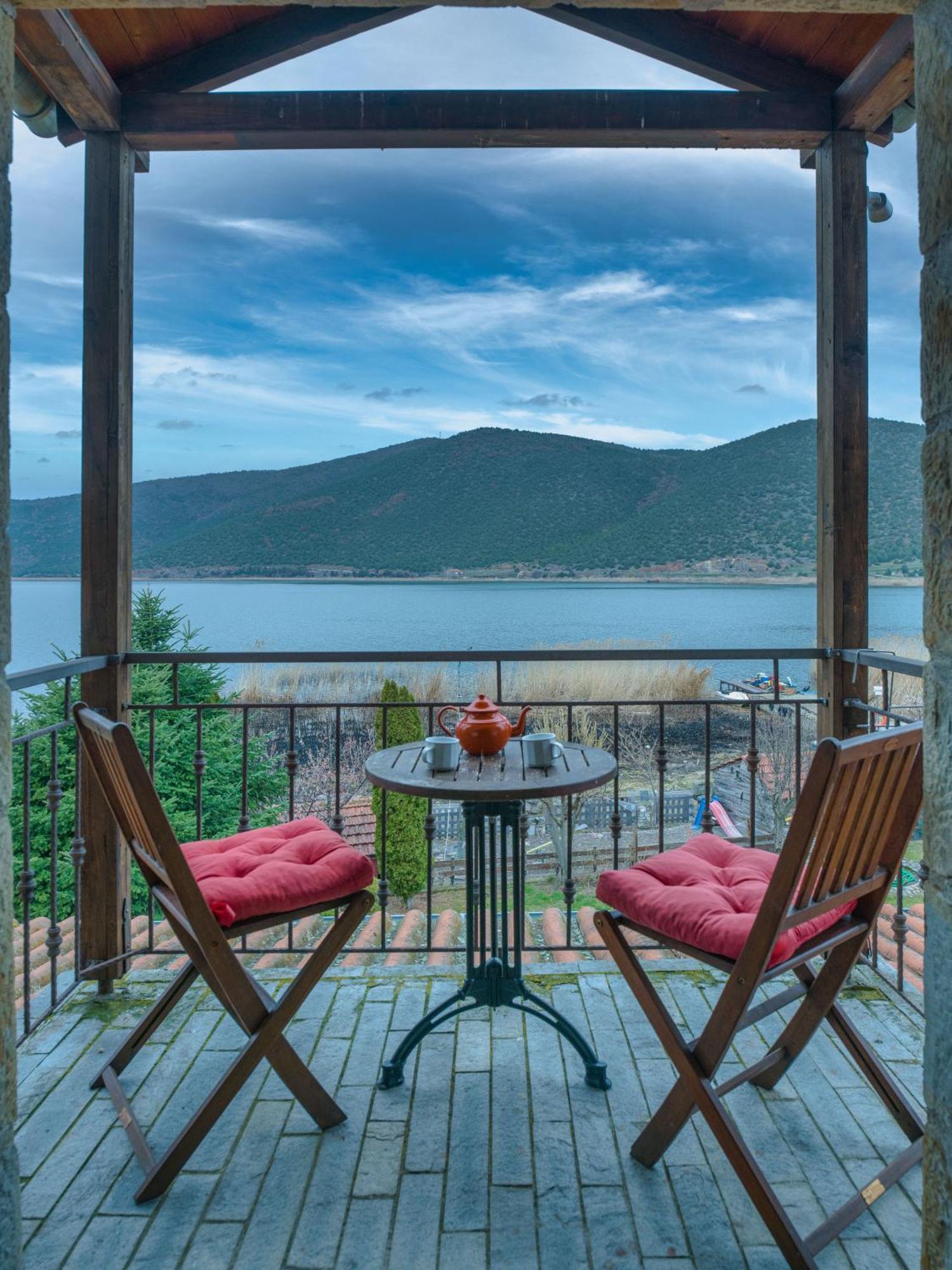 Prespes Lake View Family Apartment Florina Eksteriør billede